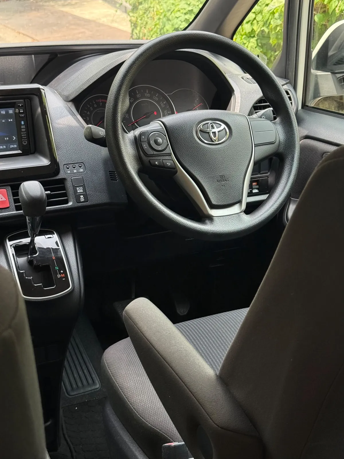 TOYOTA NOAH