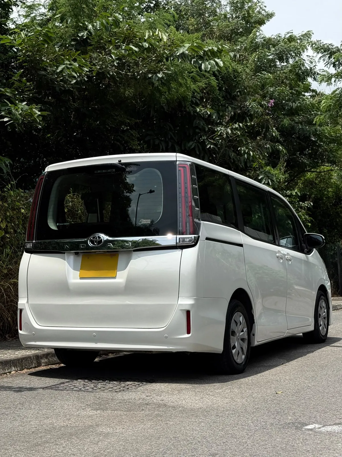 TOYOTA NOAH